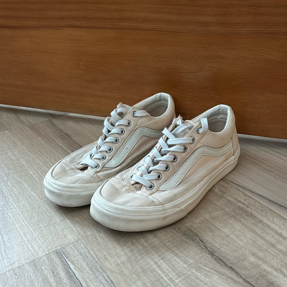 DISCONTINUED VANS SHOES
